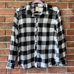 Faded Glory Black & White Buffalo Plaid Button Up with Embroidered Accent Medium